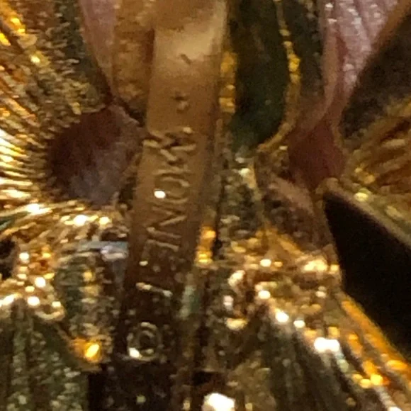 Monet Butterfly Brooch Vintage Gold Tone Open Wire Filigree Pin 1.75 x 1.75 - Picture 3 of 4